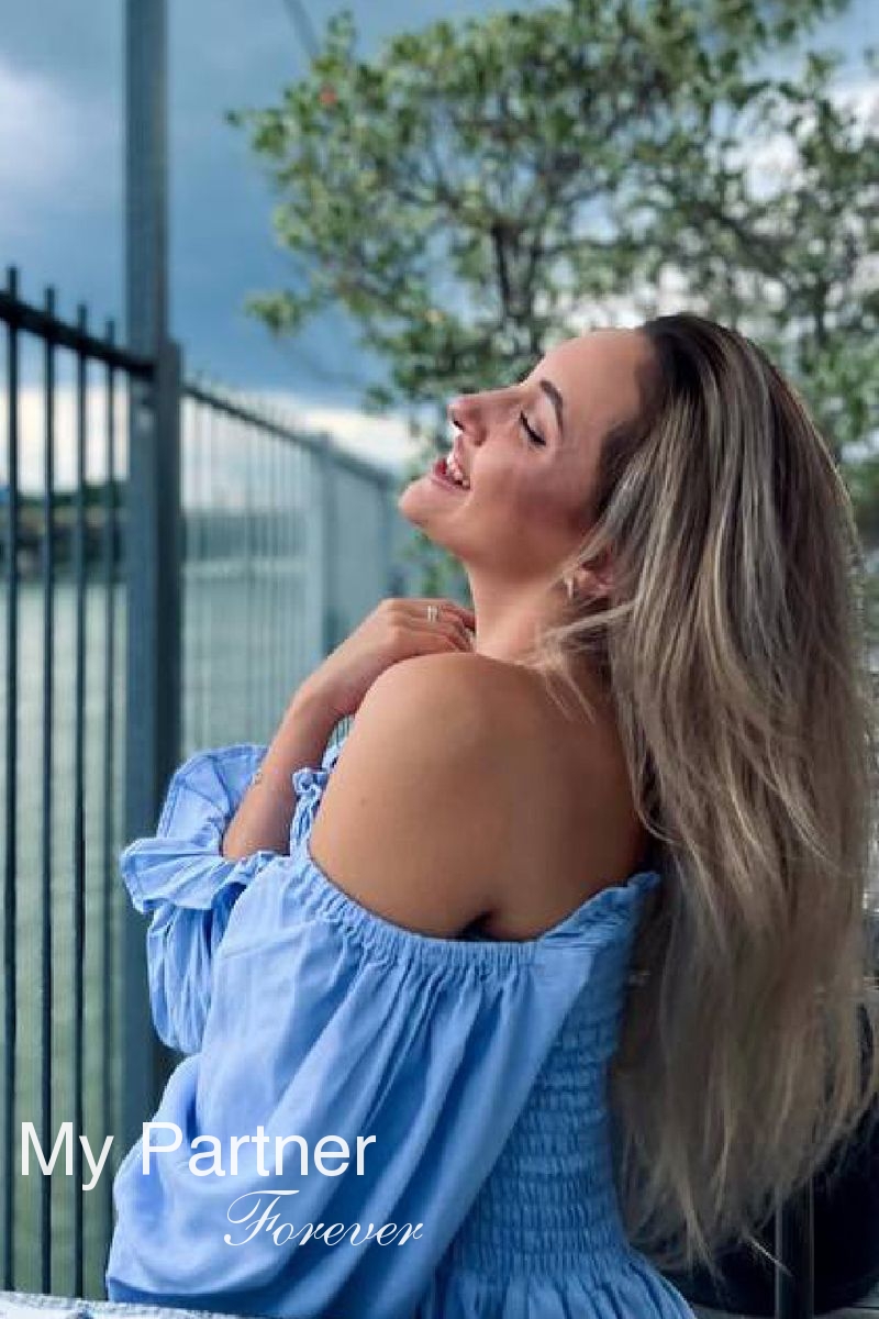 Dating with Beautiful Ukrainian Lady Aleksandra from Kharkov, Ukraine
