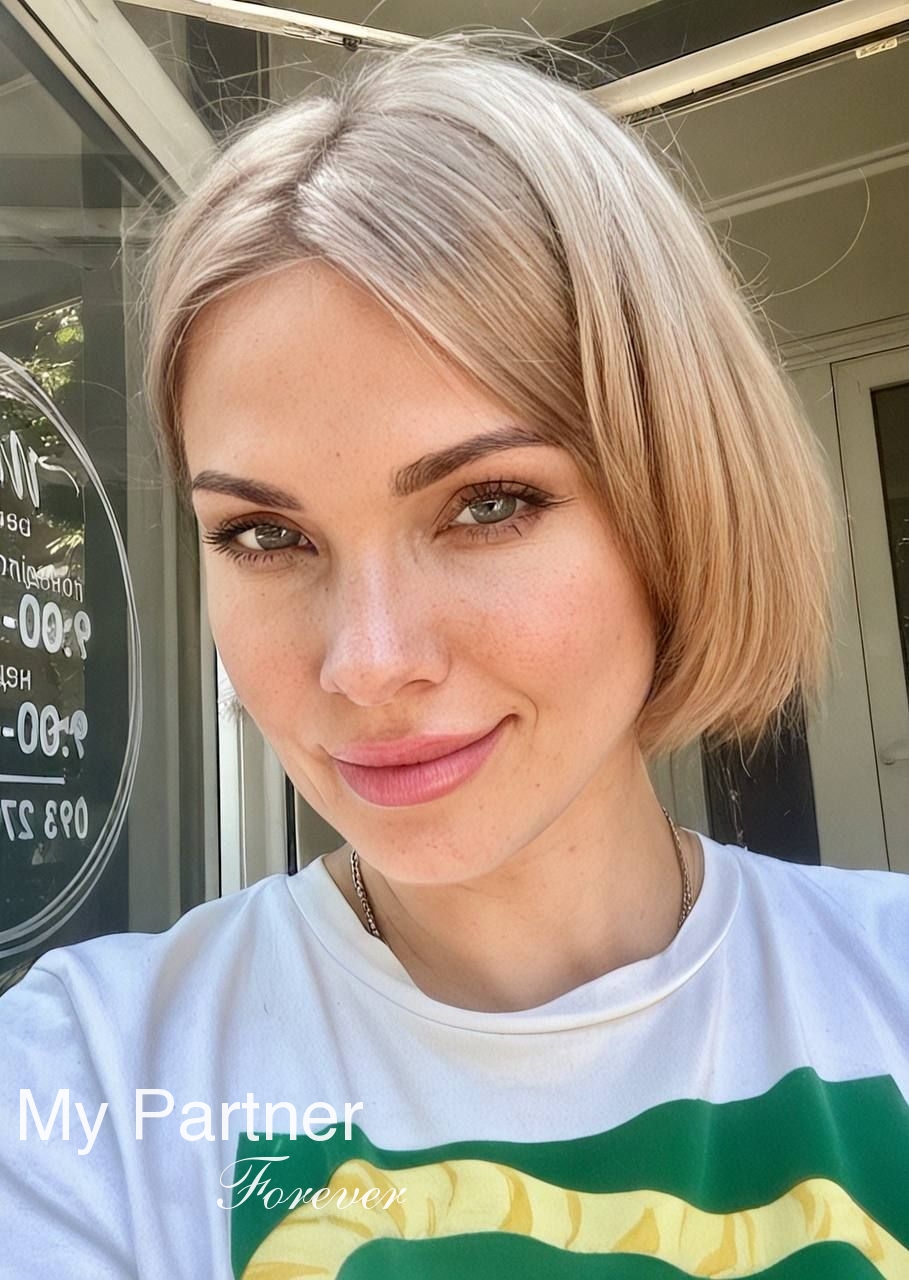 Dating with Beautiful Ukrainian Lady Anzhela from Lutsk, Ukraine