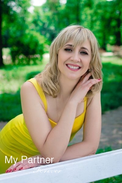 Dating with Charming Ukrainian Girl Oksana from Zaporozhye, Ukraine