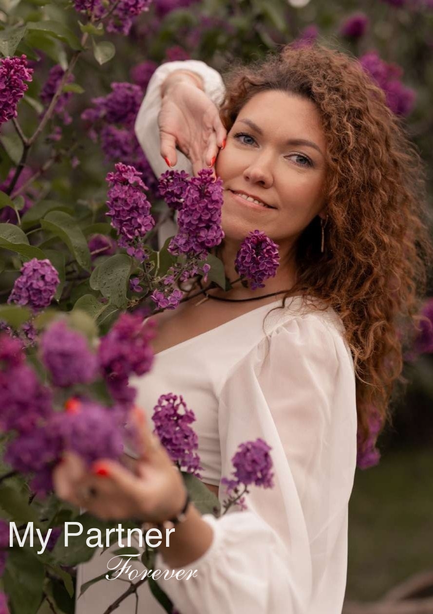Dating with Charming Ukrainian Woman Elena from Kiev, Ukraine