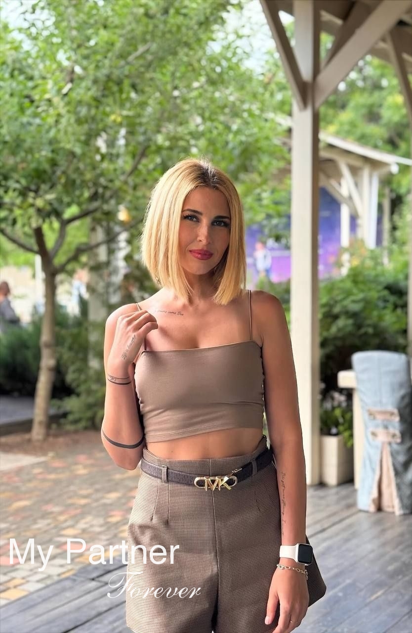 Dating with Charming Ukrainian Woman Nataliya from Nikolaev, Ukraine