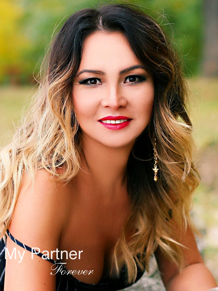 Dating with Charming Ukrainian Woman Yuliya from Nikolaev, Ukraine