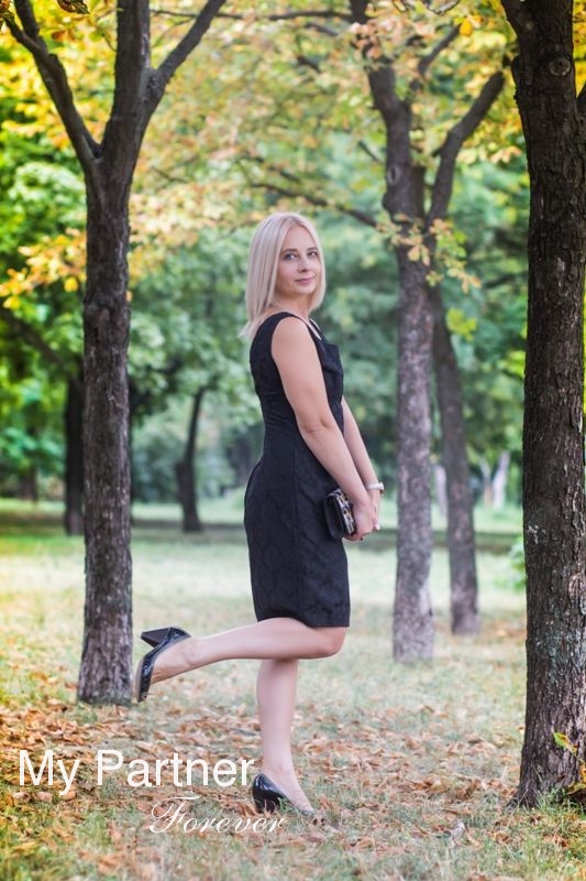 Dating with Gorgeous Ukrainian Girl Elena from Zaporozhye, Ukraine