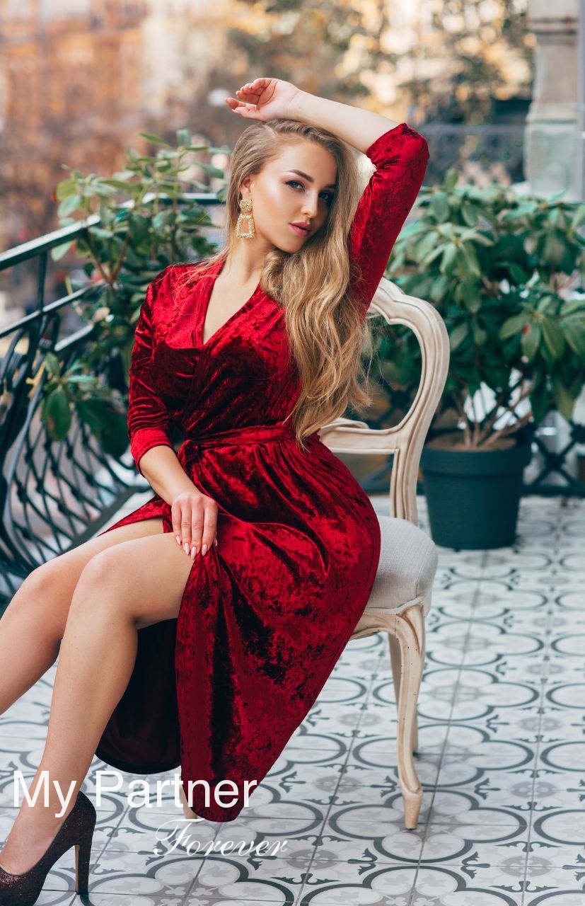 Dating with Gorgeous Ukrainian Lady Solomiya from Kiev, Ukraine