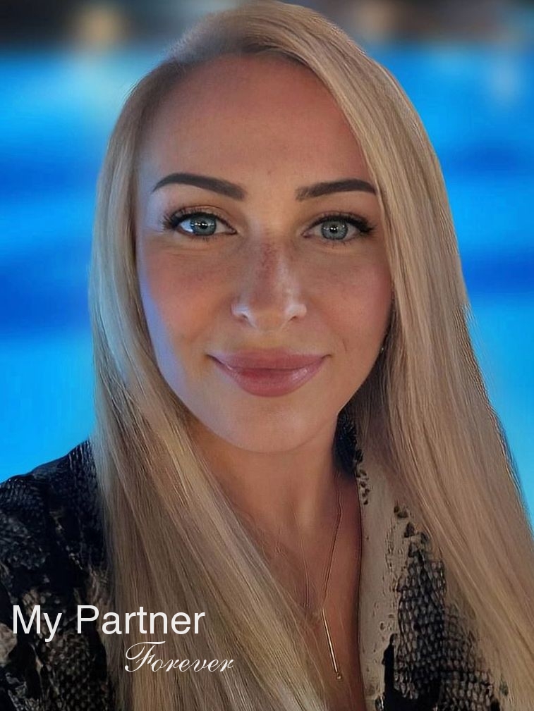 Dating with Gorgeous Ukrainian Woman Tatiyana from Kiev, Ukraine