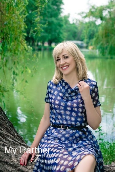 Dating with Pretty Ukrainian Girl Oksana from Zaporozhye, Ukraine