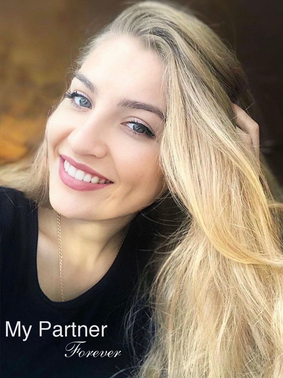 Dating with Pretty Ukrainian Girl Viktoriya from Kharkov, Ukraine