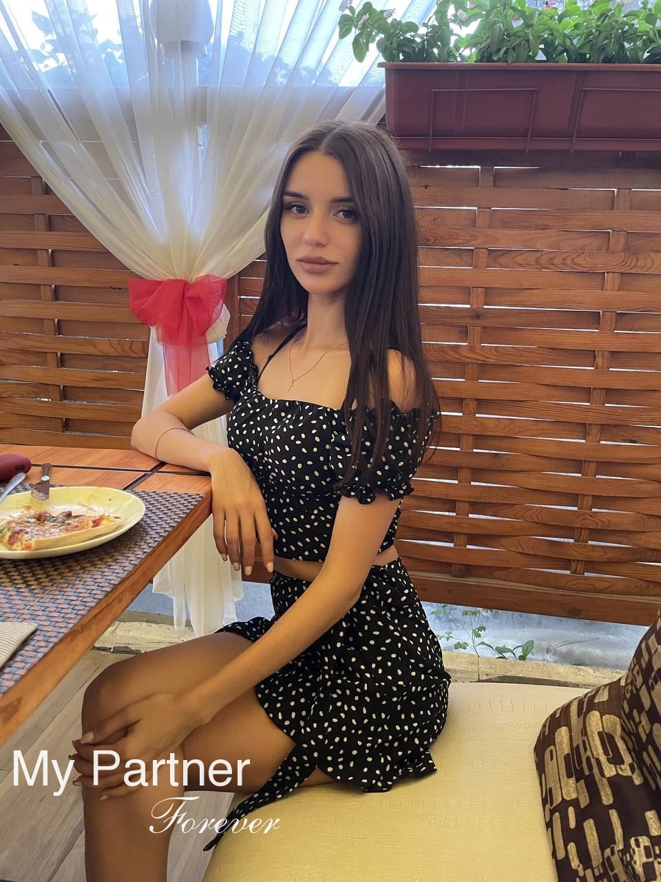 Dating with Pretty Ukrainian Lady Elena from Kiev, Ukraine