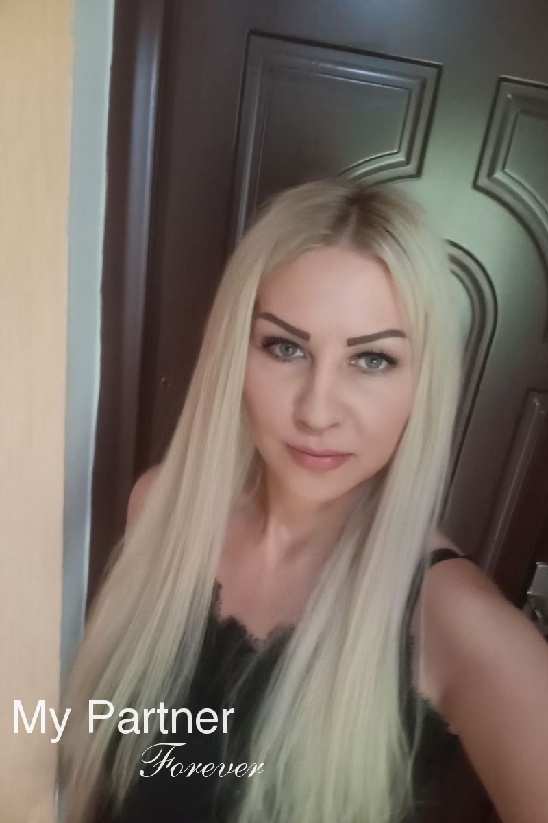 Dating with Pretty Ukrainian Woman Yuliya from Krivoj Rog, Ukraine