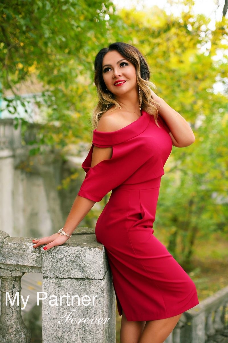 Dating with Pretty Ukrainian Woman Yuliya from Nikolaev, Ukraine