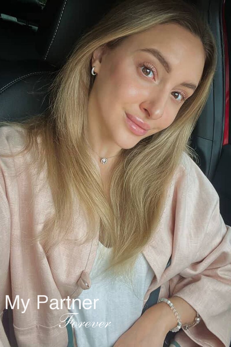 Dating with Sexy Ukrainian Lady Aleksandra from Kharkov, Ukraine
