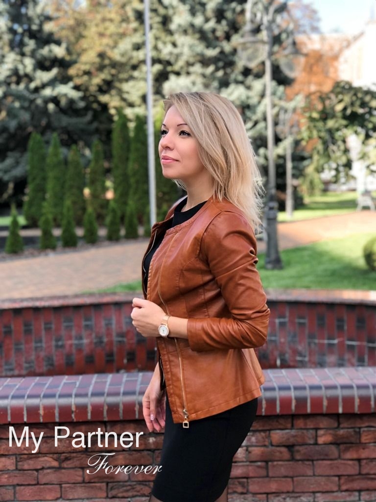 Dating with Sexy Ukrainian Lady Oksana from Vinnitsa, Ukraine