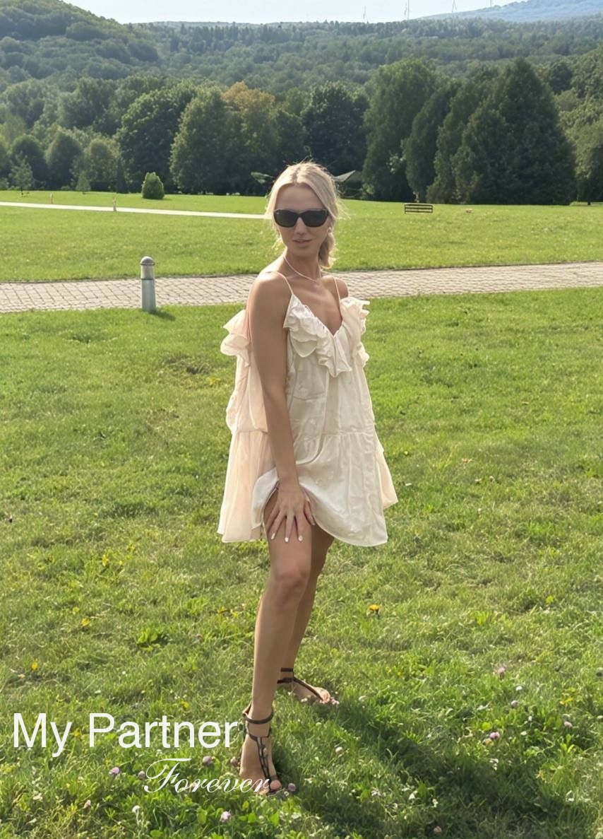 Dating with Single Ukrainian Woman Tatiyana from Kiev, Ukraine