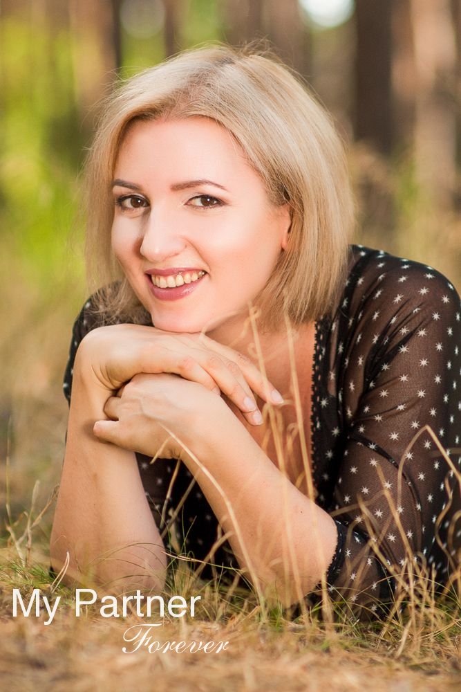 Dating with Stunning Ukrainian Girl Elena from Kharkov, Ukraine