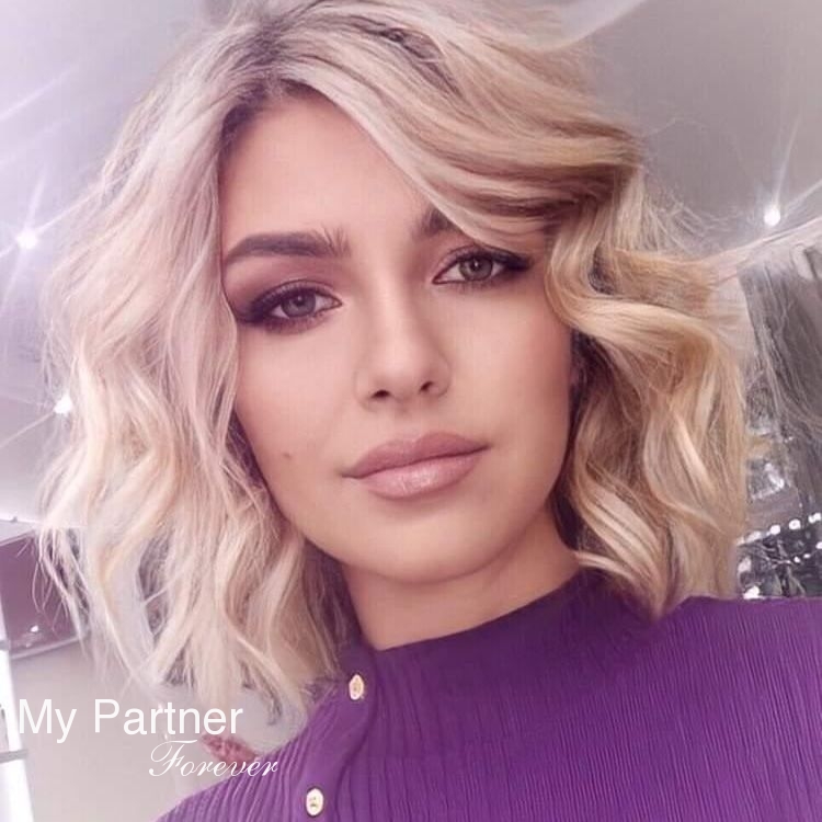 Dating with Stunning Ukrainian Woman Alina from Dniepropetrovsk, Ukraine