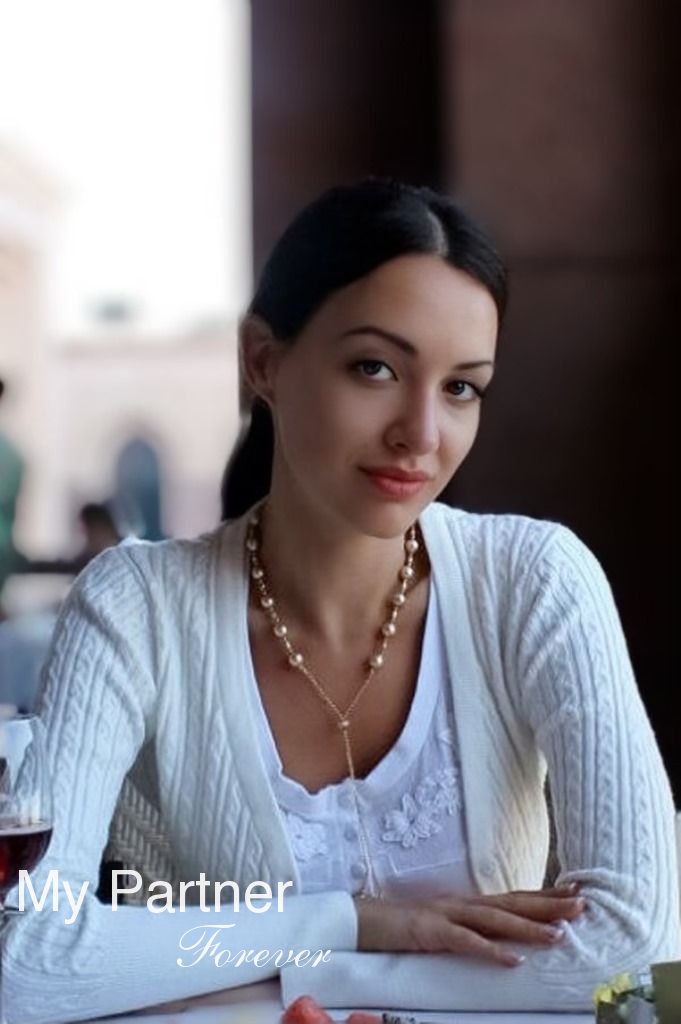 Dating with Stunning Ukrainian Woman Yana from Vinnitsa, Ukraine