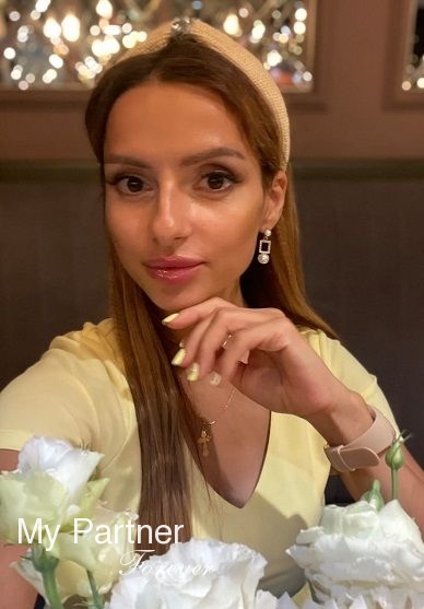 Dating with Stunning Ukrainian Woman Yuliya from Kiev, Ukraine