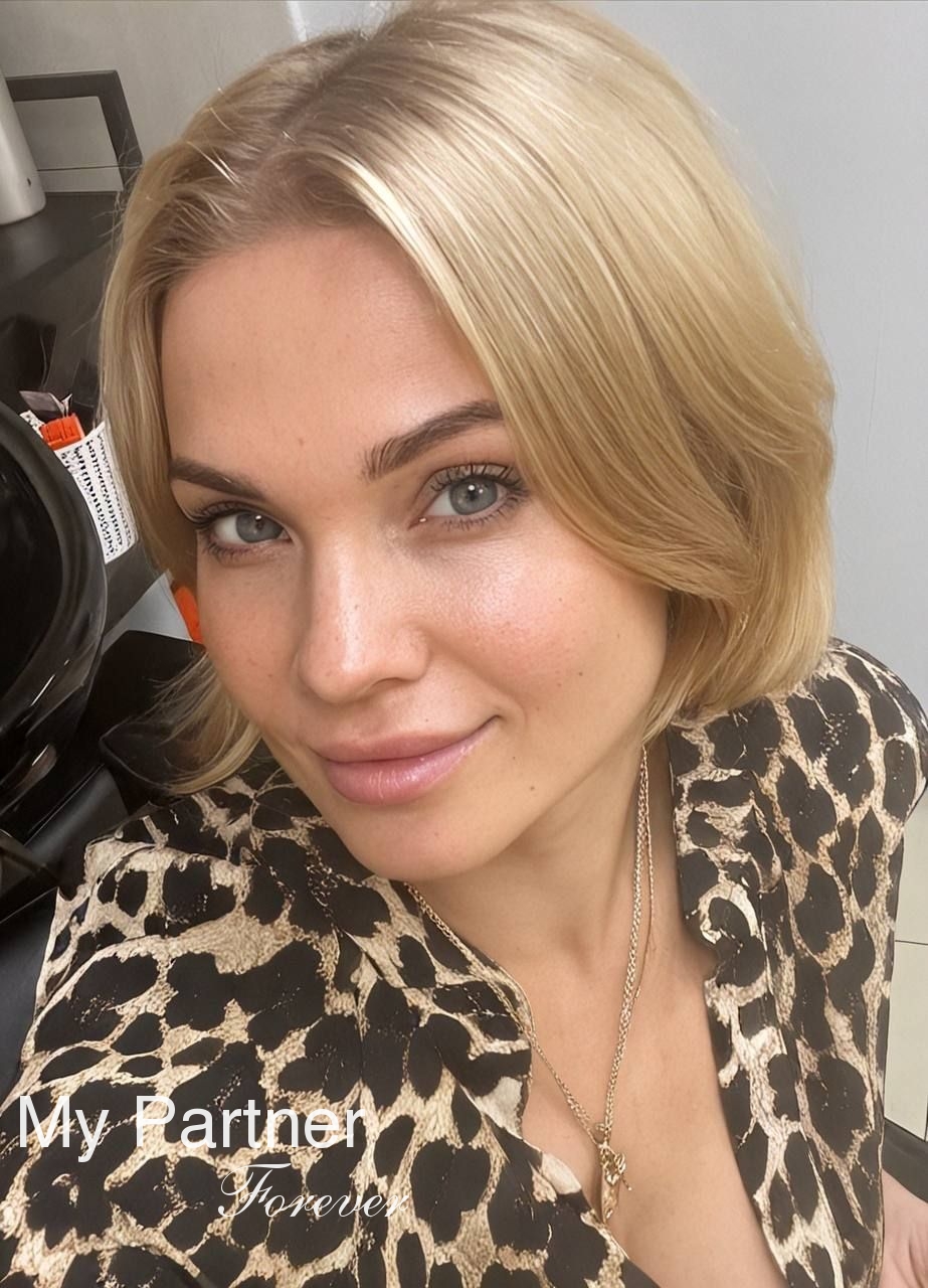 Dating with Ukrainian Lady Anzhela from Lutsk, Ukraine