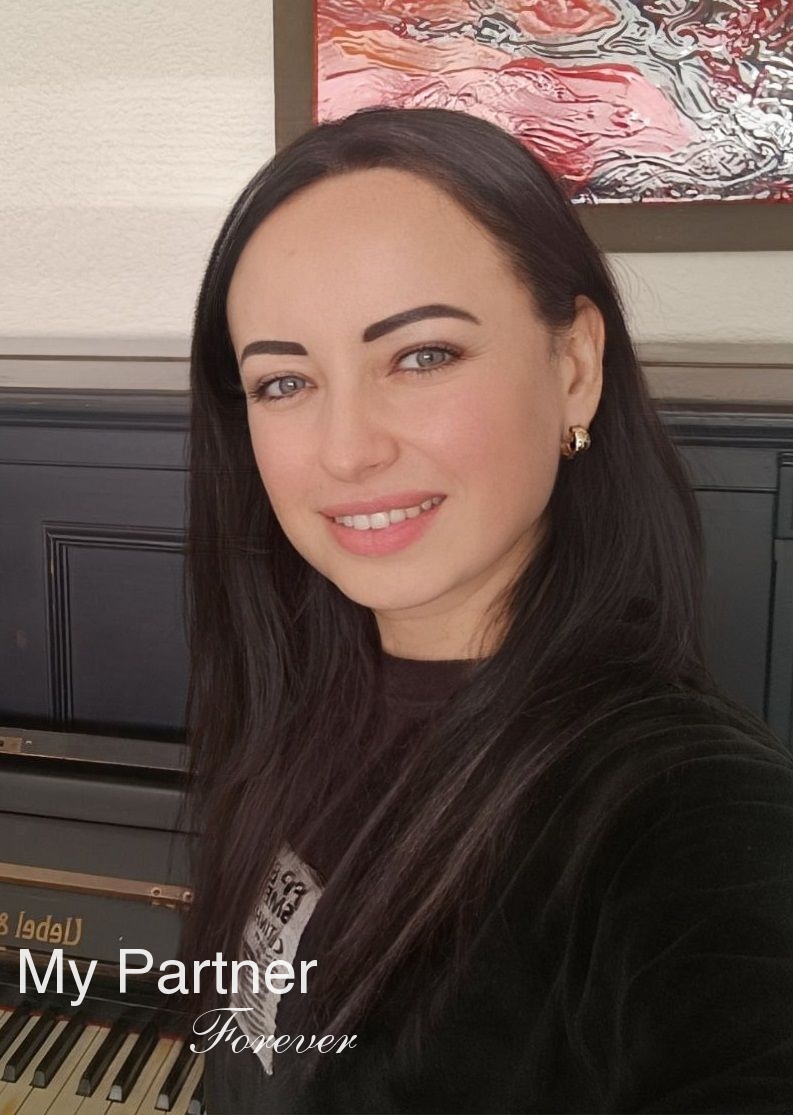 Datingsite to Meet Charming Ukrainian Lady Uliyana from Kiev, Ukraine