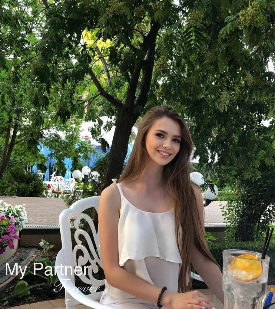 Datingsite to Meet Gorgeous Ukrainian Lady Kseniya from Kharkov, Ukraine