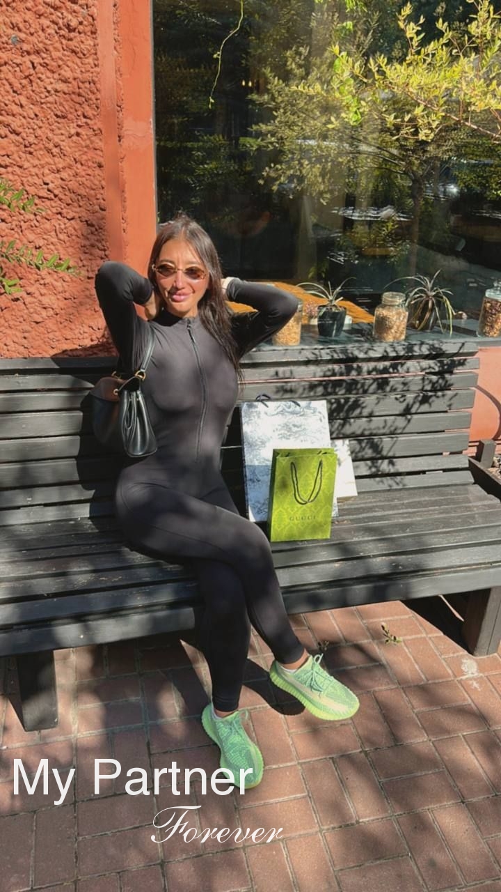 Datingsite to Meet Gorgeous Ukrainian Lady Lyudmila from Kiev, Ukraine