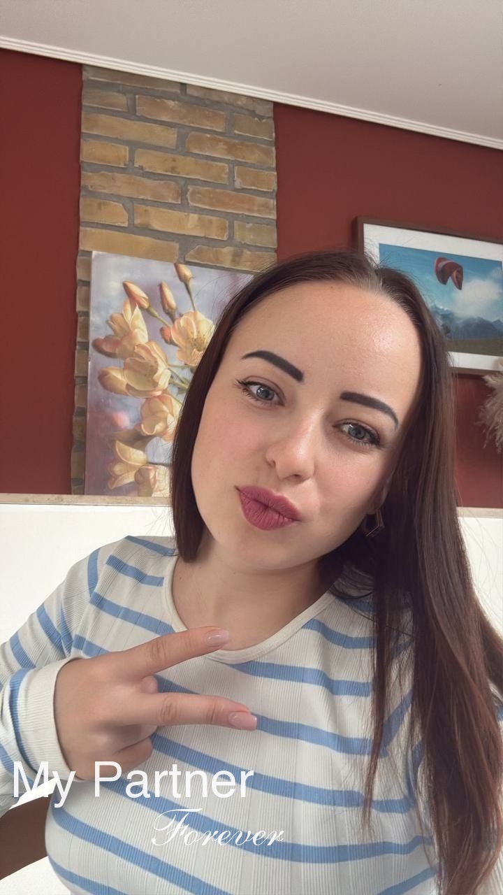 Datingsite to Meet Pretty Ukrainian Lady Uliyana from Kiev, Ukraine