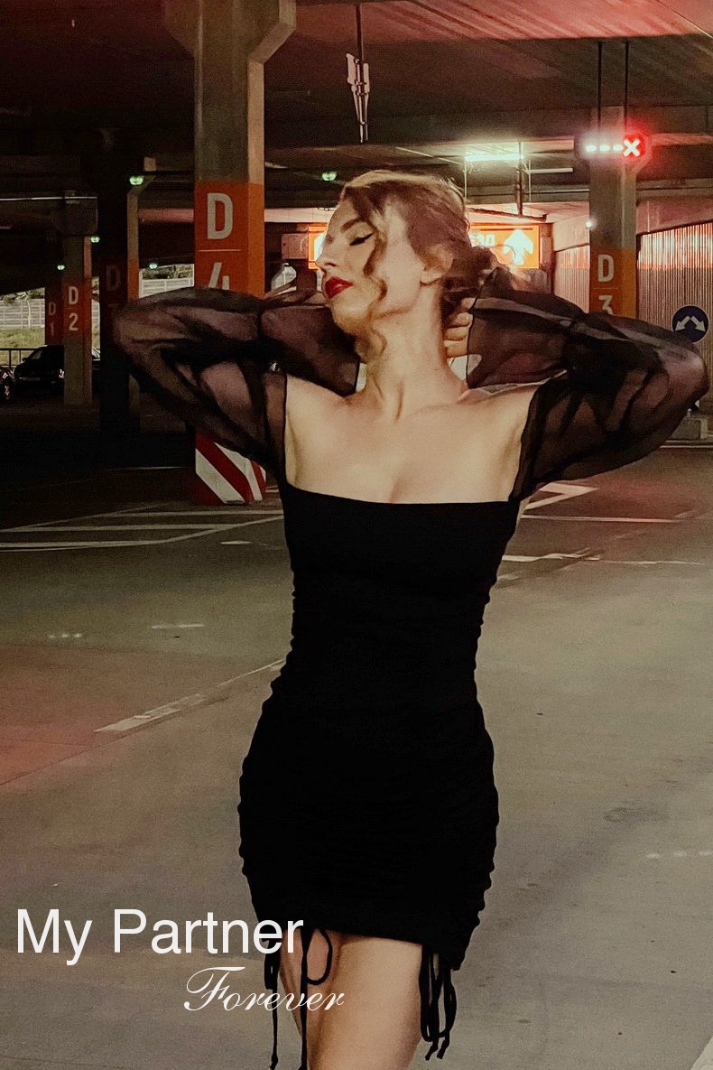 Datingsite to Meet Single Belarusian Woman Viktoriya from Grodno, Belarus