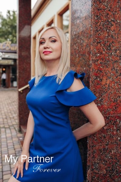 Datingsite to Meet Single Ukrainian Girl Larisa from Dniepropetrovsk, Ukraine