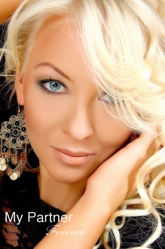 Datingsite to Meet Stunning Russian Woman Elena from Moscow, Russia