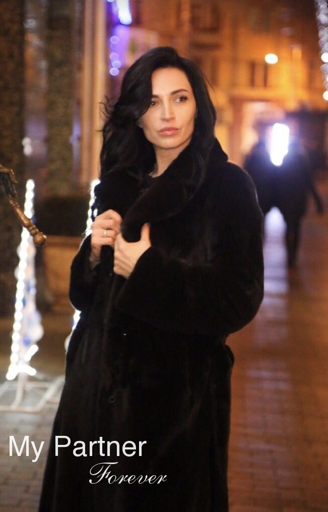 Datingsite to Meet Stunning Ukrainian Girl Elena from Vinnitsa, Ukraine
