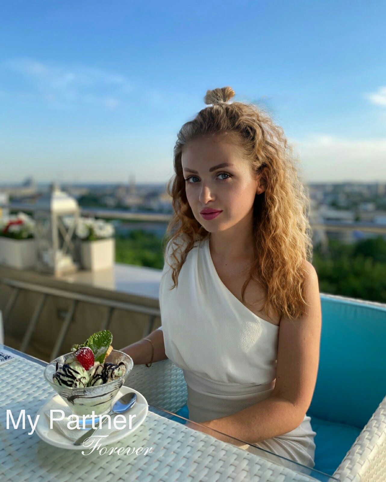 Datingsite to Meet Stunning Ukrainian Lady Larisa from Kharkov, Ukraine