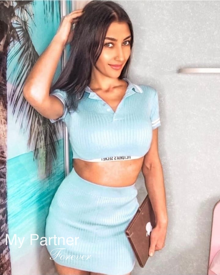 Datingsite to Meet Stunning Ukrainian Lady Lyudmila from Kiev, Ukraine