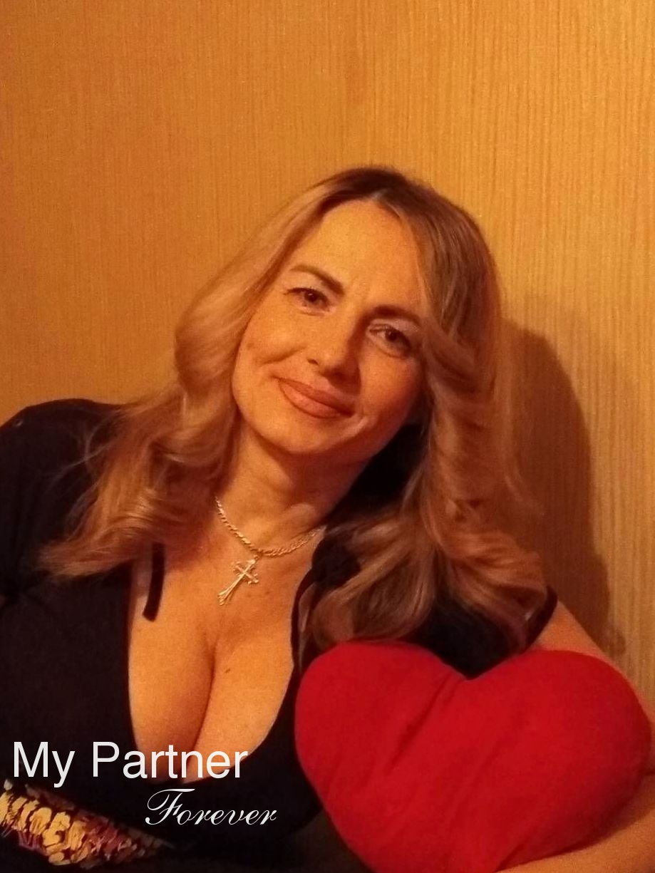 Datingsite to Meet Stunning Ukrainian Woman Valentina from Poltava, Ukraine
