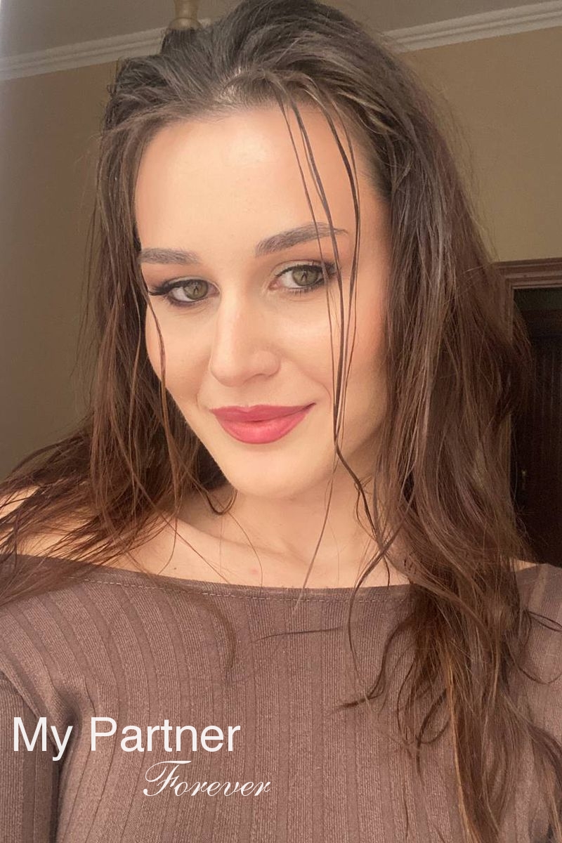 Datingsite to Meet Stunning Ukrainian Woman Veronika from Lvov, Ukraine