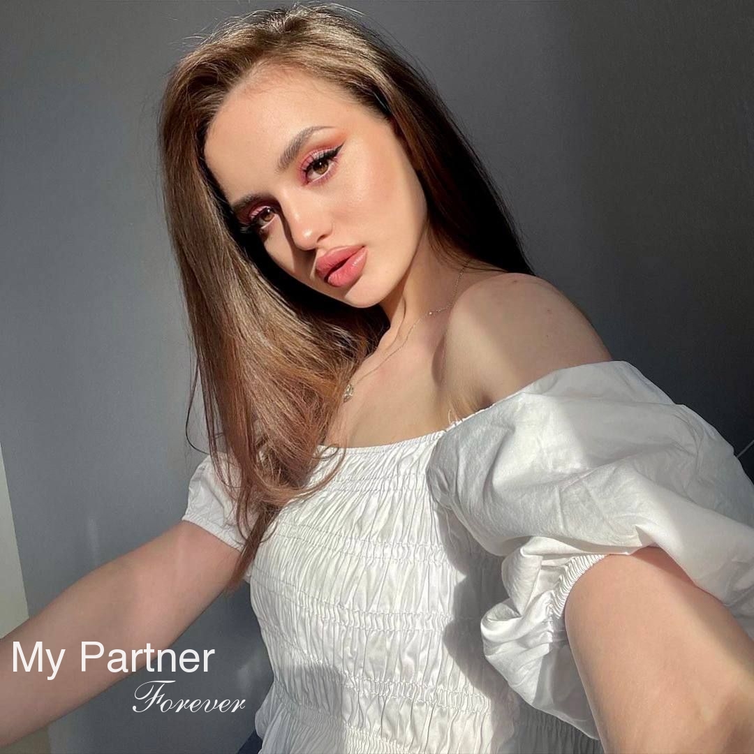 Datingsite to Meet Stunning Ukrainian Woman Vladislava from Kiev, Ukraine