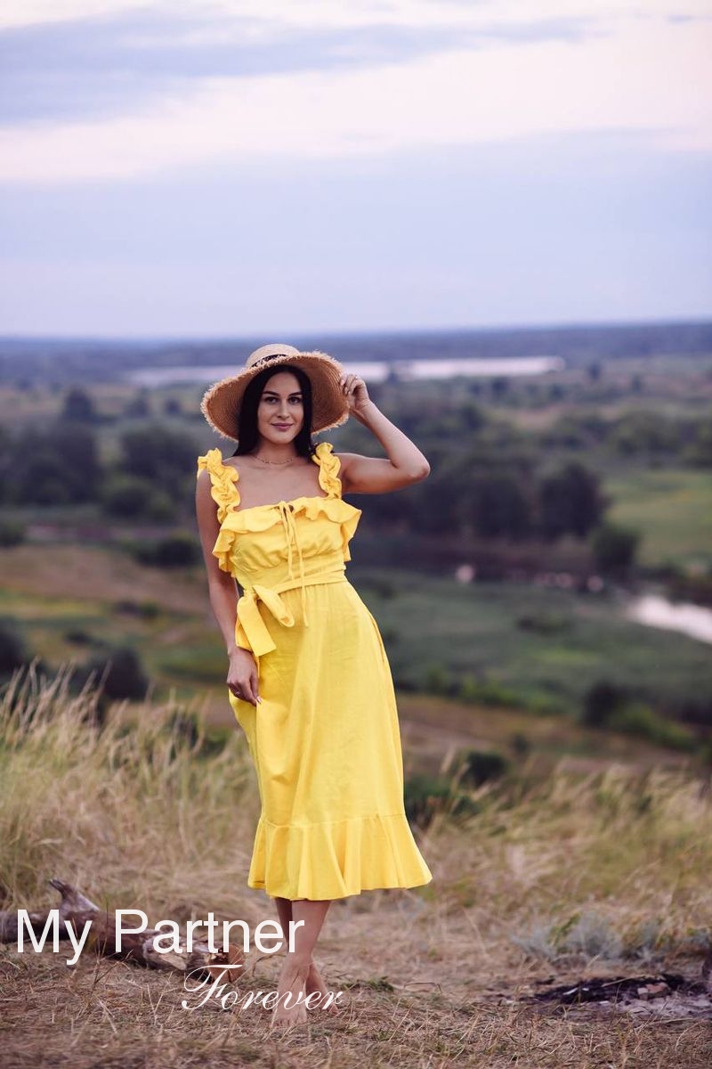 International Dating Service to Meet Veronika from Lvov, Ukraine
