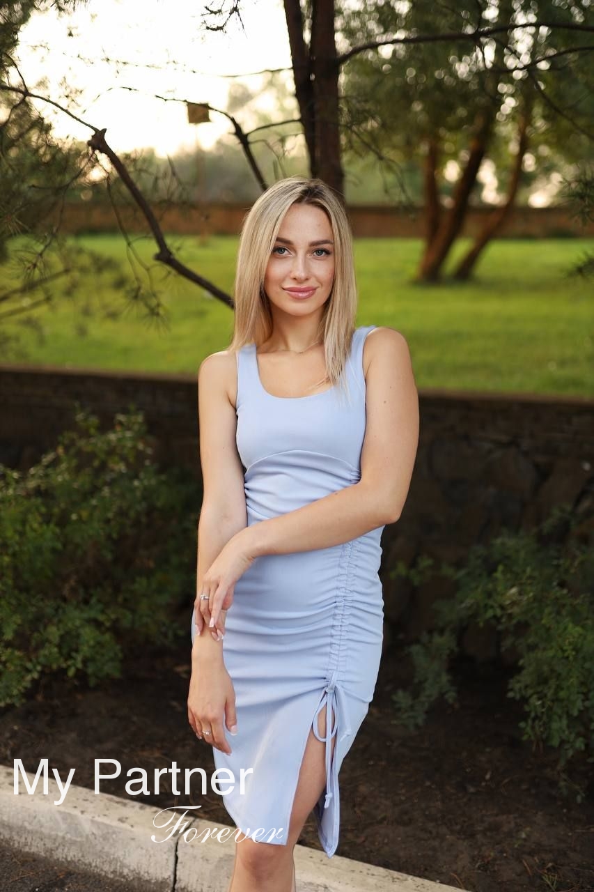 International Marriage Agency Service to Meet Alena from Kremenchuk, Ukraine