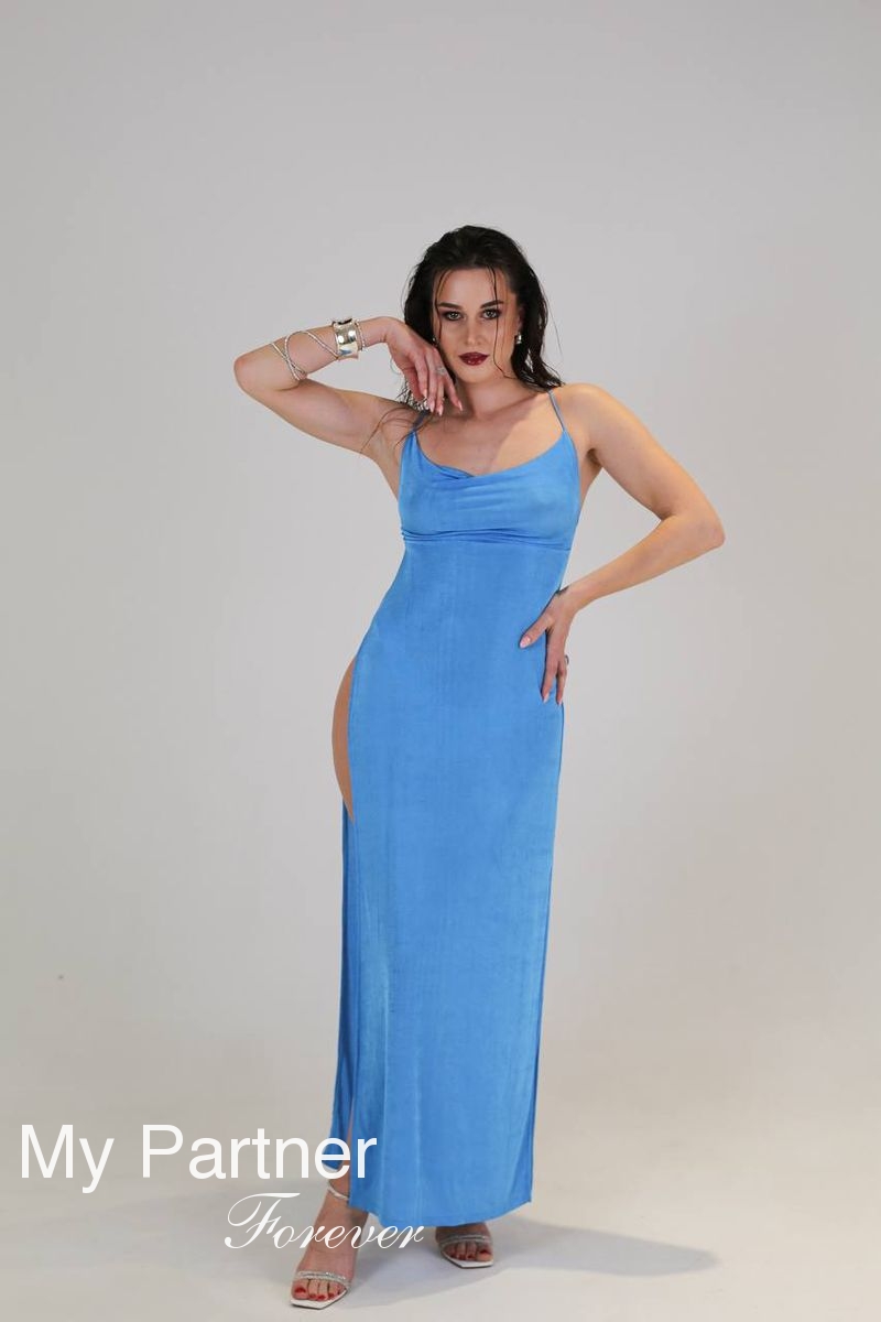 International Marriage Agency to Meet Veronika from Lvov, Ukraine