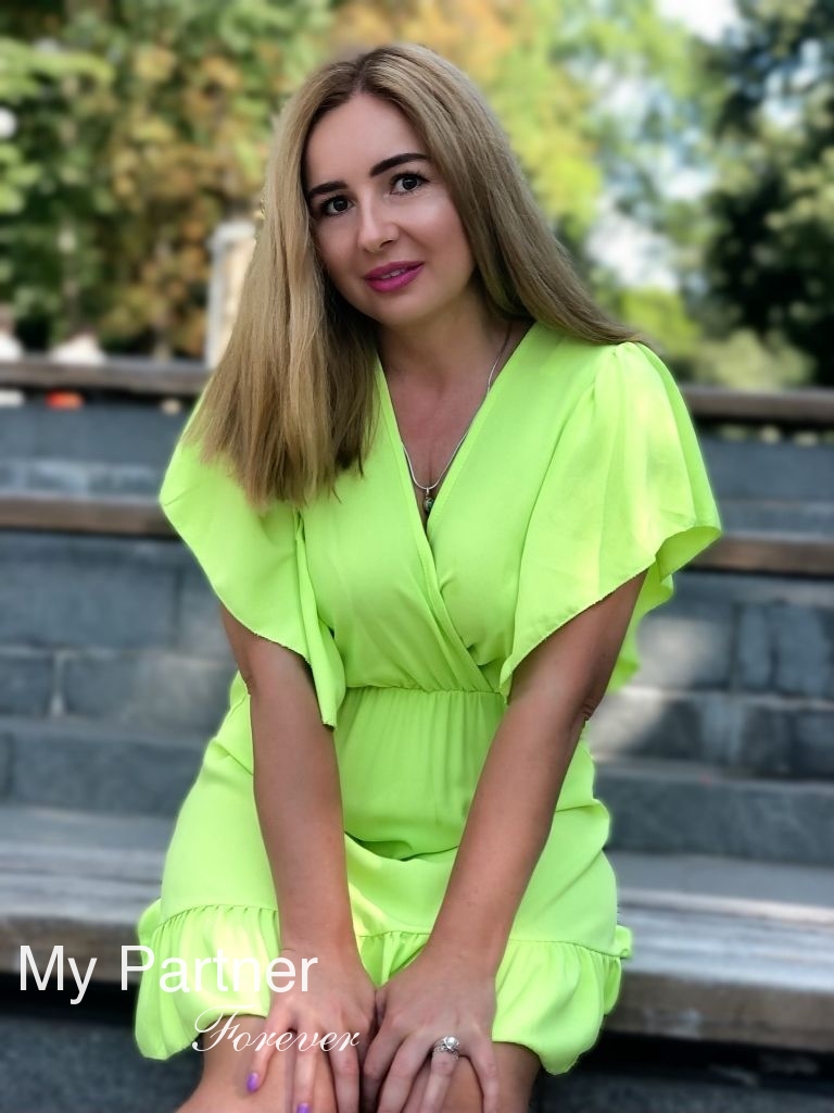 Matchmaking Service to Meet Elena from Vinnitsa, Ukraine