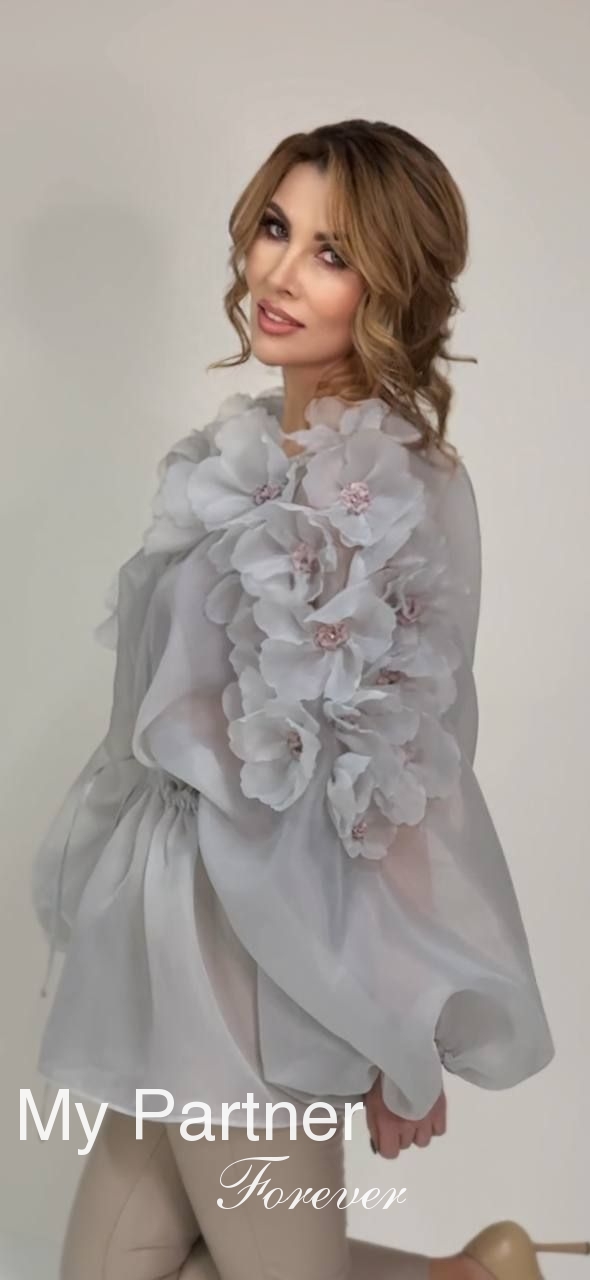 Meet Beautiful Ukrainian Woman Elena from Vinnitsa, Ukraine