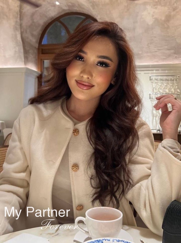 Meet Single Russian Lady Akniet from Almaty, Kazakhstan