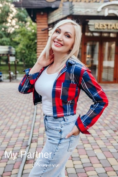 Meet Stunning Ukrainian Girl Larisa from Dniepropetrovsk, Ukraine
