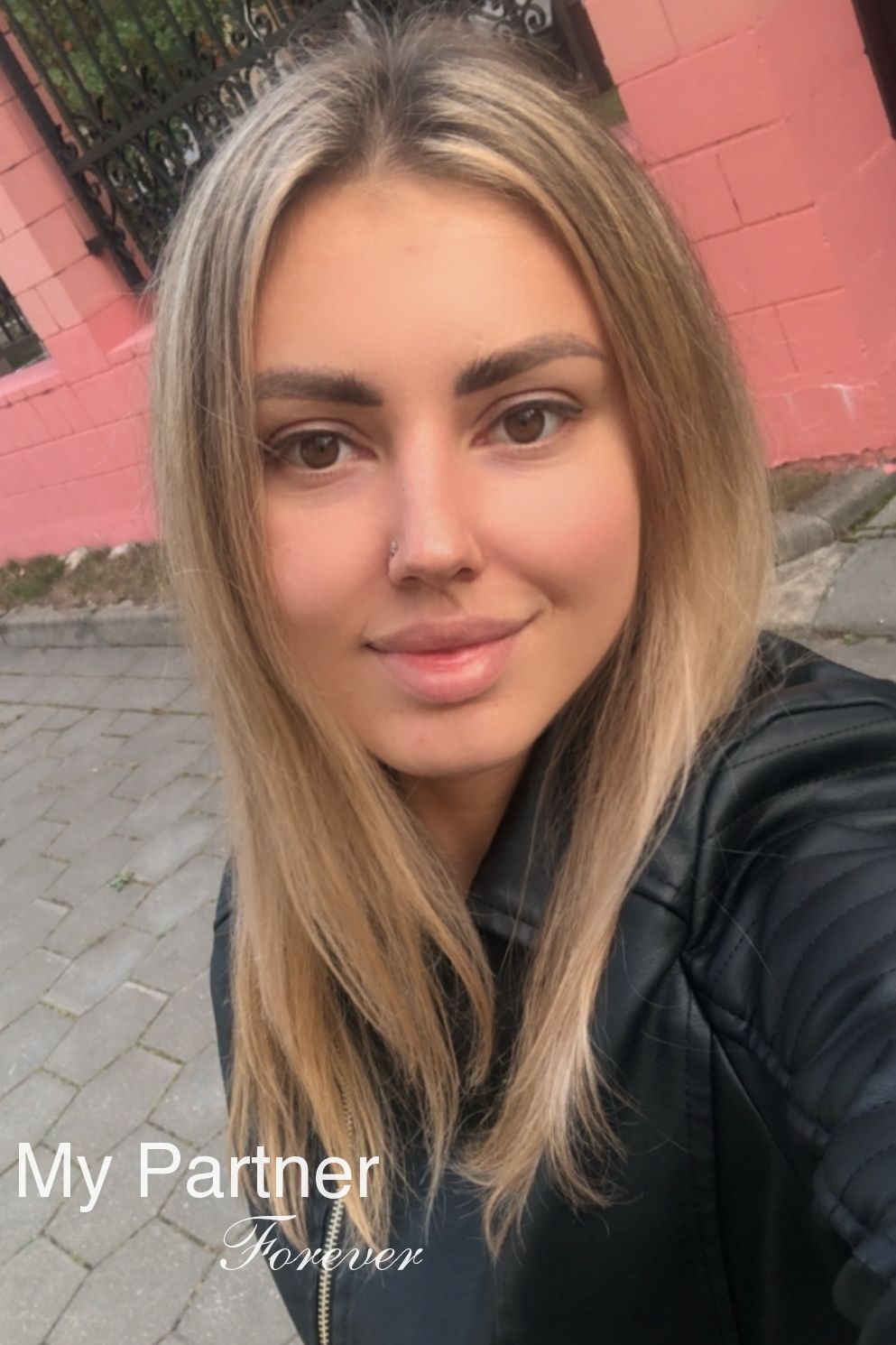 Online Dating with Beautiful Belarusian Girl Anastasiya from Minsk, Belarus