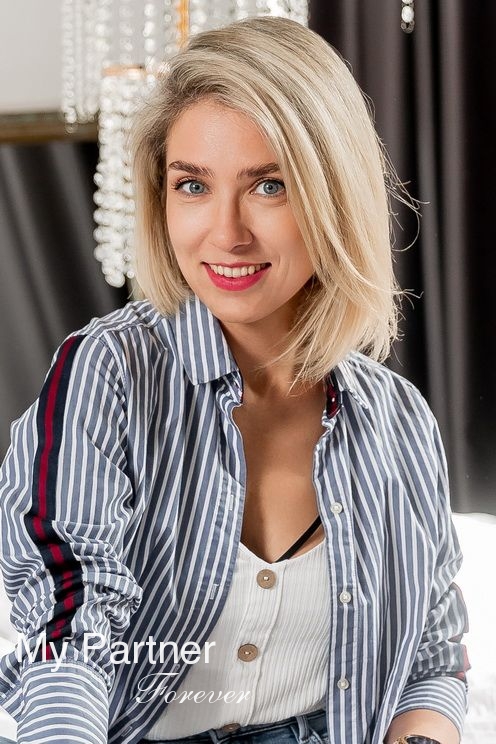 Online Dating with Beautiful Belarusian Girl Veronika from Grodno, Belarus