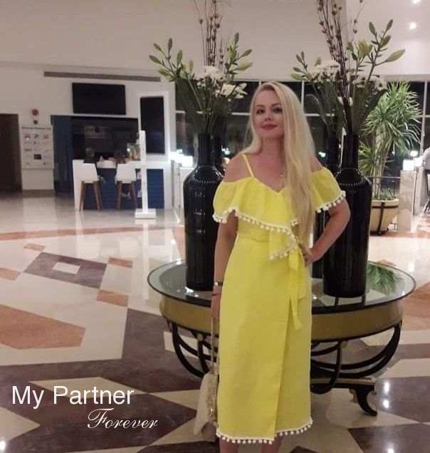 Online Dating with Beautiful Ukrainian Woman Viktoriya from Kiev, Ukraine