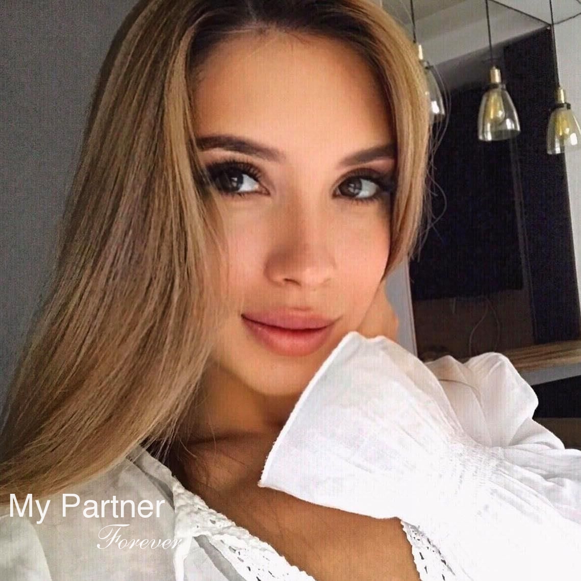 Online Dating with Beautiful Ukrainian Woman Yuliya from Kiev, Ukraine