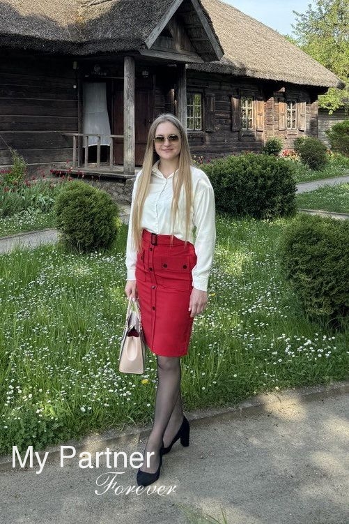 Online Dating with Charming Belarusian Girl Mariya from Baranovochi, Belarus