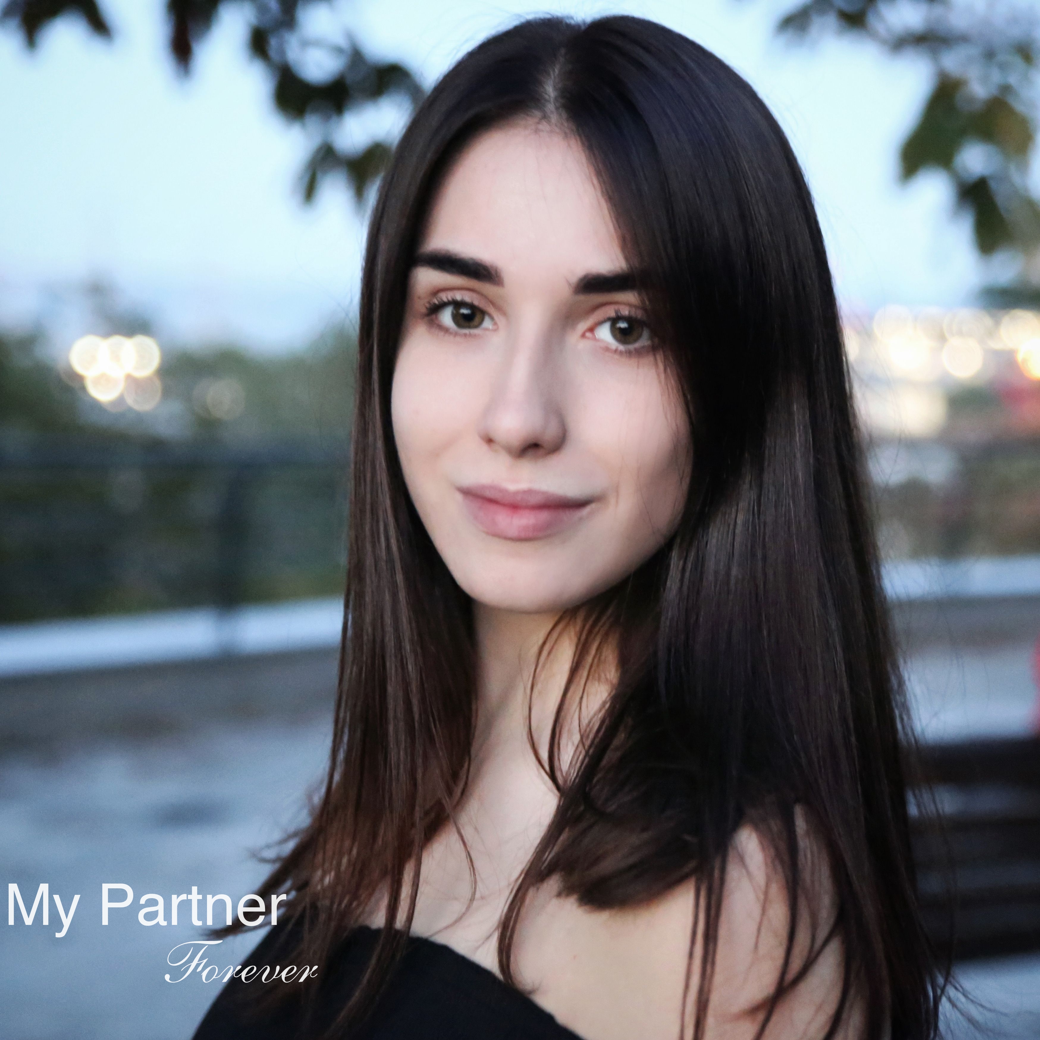 Online Dating with Charming Ukrainian Woman Mariya from Odessa, Ukraine