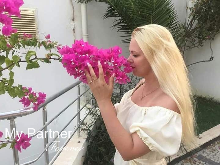 Online Dating with Charming Ukrainian Woman Viktoriya from Kiev, Ukraine