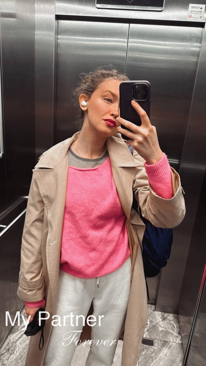 Online Dating with Gorgeous Ukrainian Woman Ekaterina from Donetsk, Ukraine